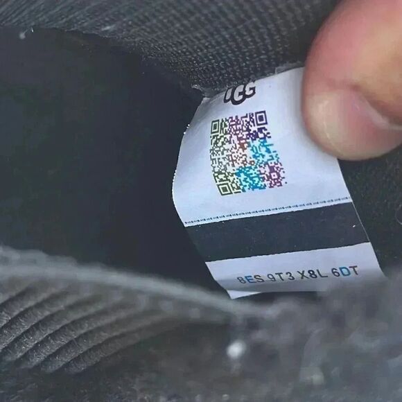 Ugg Alameda Chelsea Black Sneaker Boot Women’s Size 6 - Picture 10 of 11